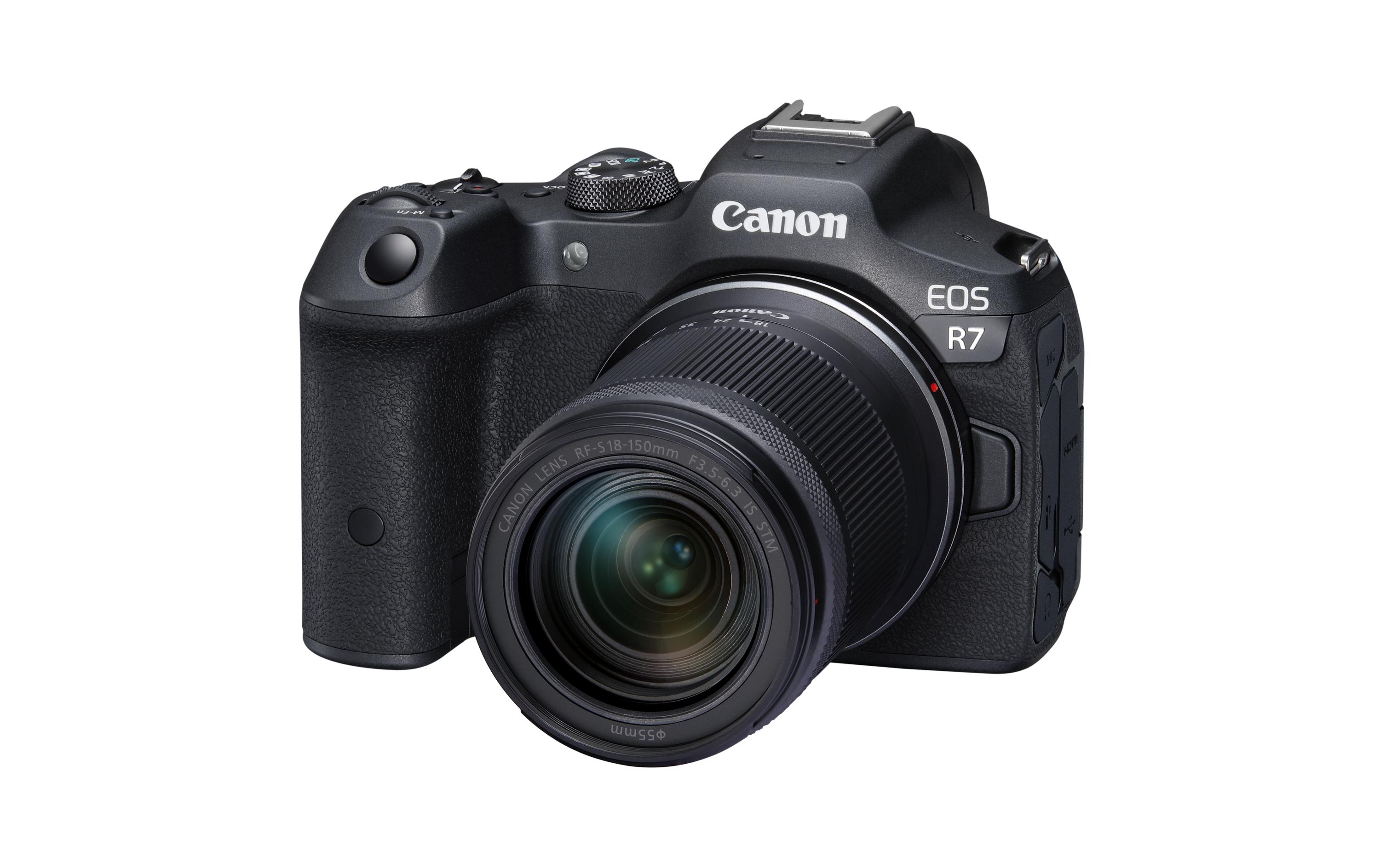 Fotokamera EOS R7 Kit inkl. RF-S 18-150 F3.5-6.3 IS STM<br>Hybrid-Systemkamera mit 128 GB SDXC-Karte und praktischer Kameratasche