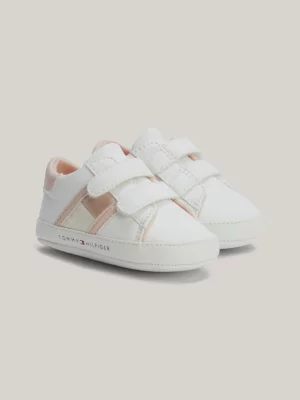 Sapatos com fecho de velcro