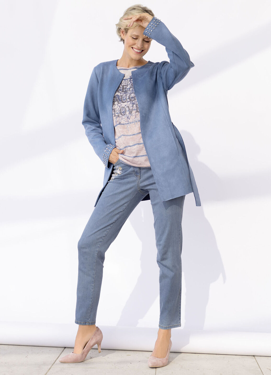 Jeans mit floraler Stickerei