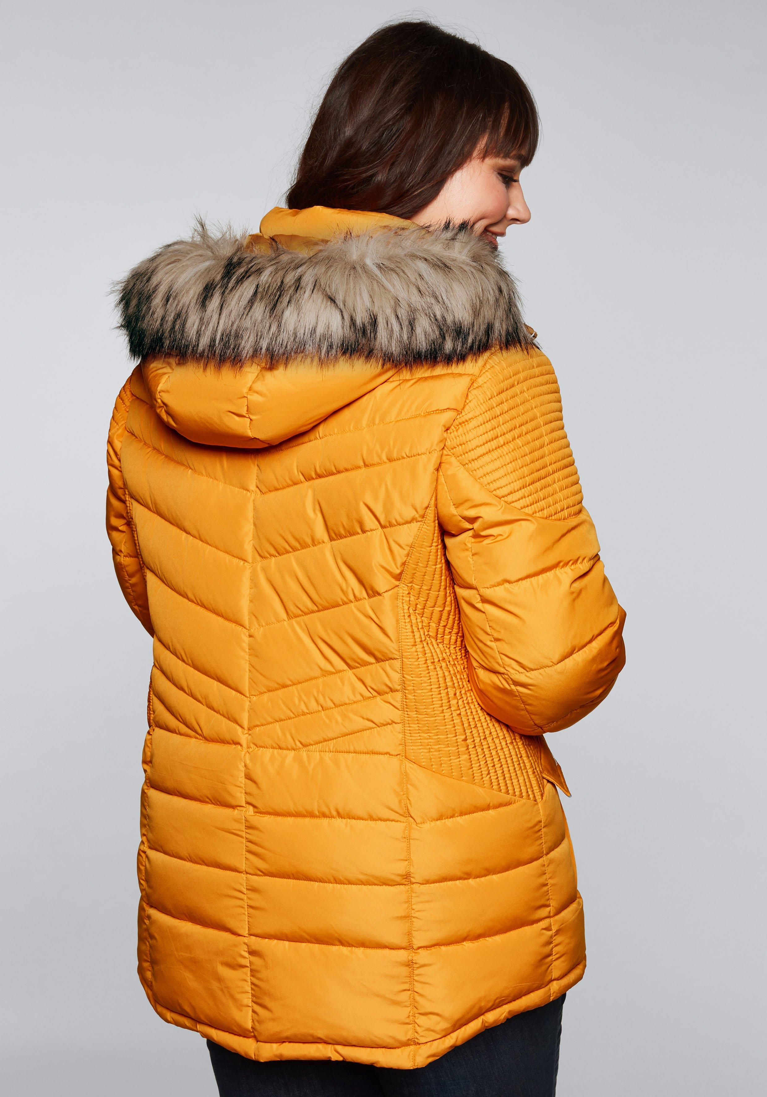 Steppjacke mit abnehmbarer Kapuze