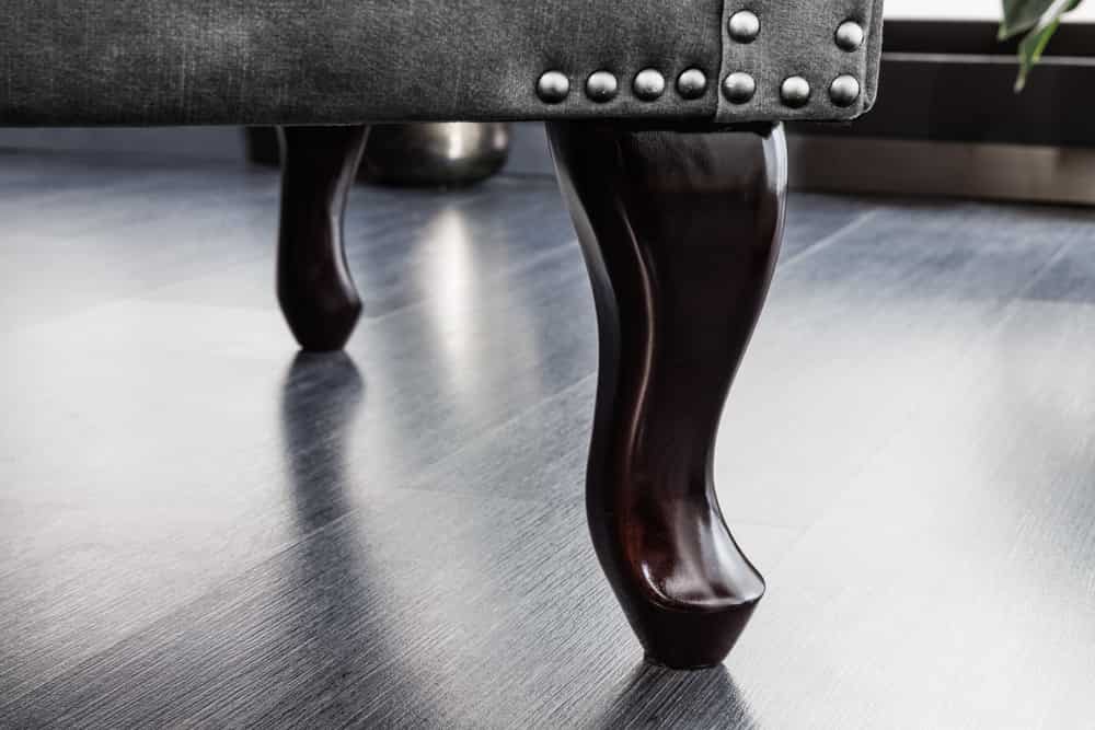 Design Ohrensessel CHESTERFIELD 105cm grau Samt silber Nieten