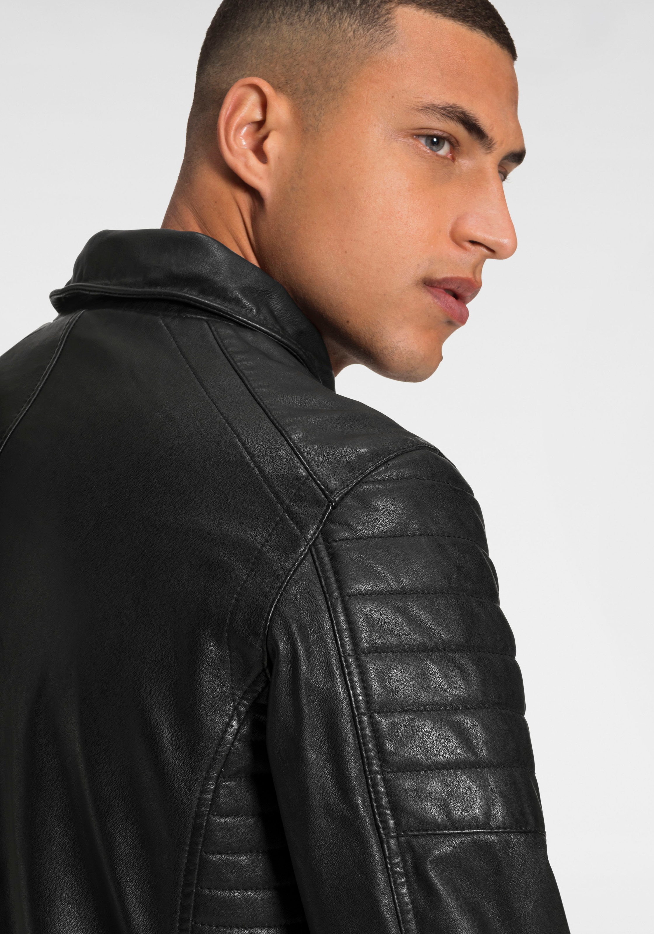 Bruno Banani Lederjacke »William« aus Lammnappaleder,  mit Reissverschlusstaschen,  schmal geschnitten