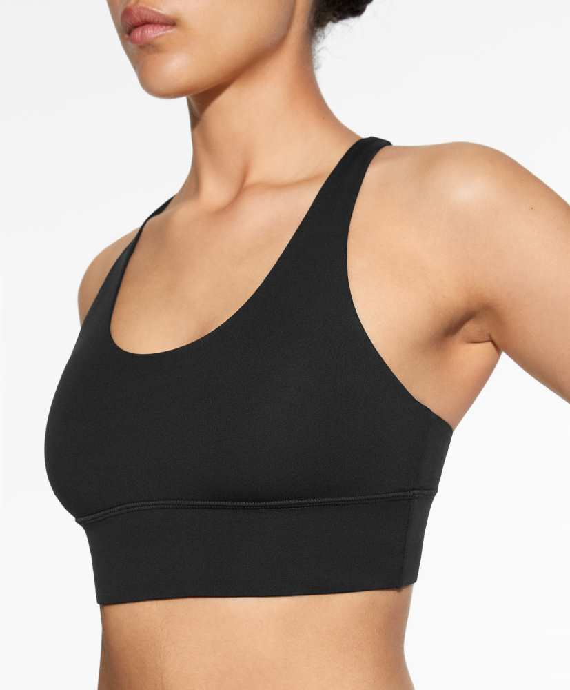 Sutiã esportivo com suporte médio para os seios.