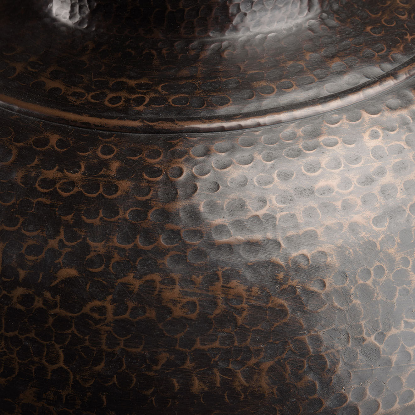 Macabane Vase effet martelé Honoré noir antique - D.63xH.74 cm