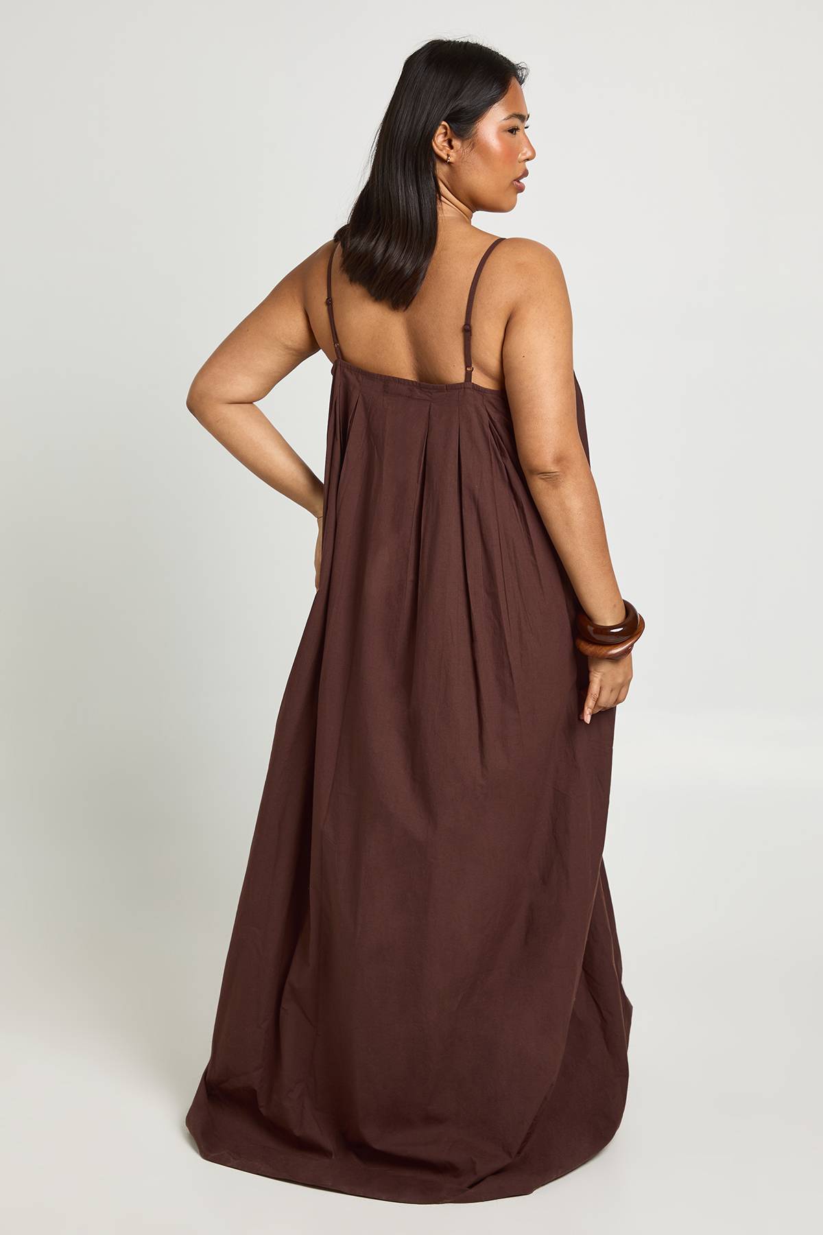 boohoo Robe Maxi Volumineuse Plissée En Popeline De Coton Grande Taille