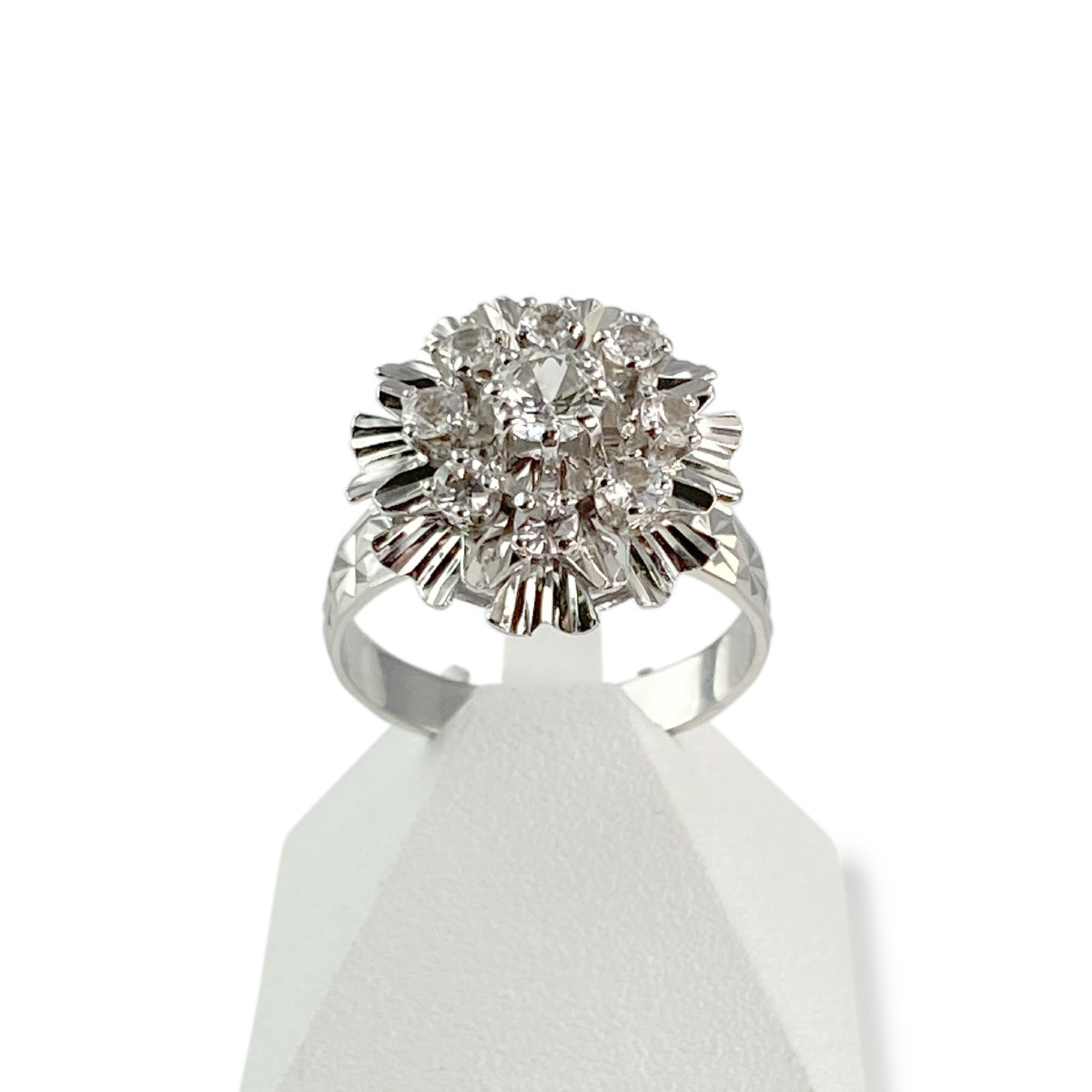 Bague d'occasion or 750 blanc spinelles synthétiques