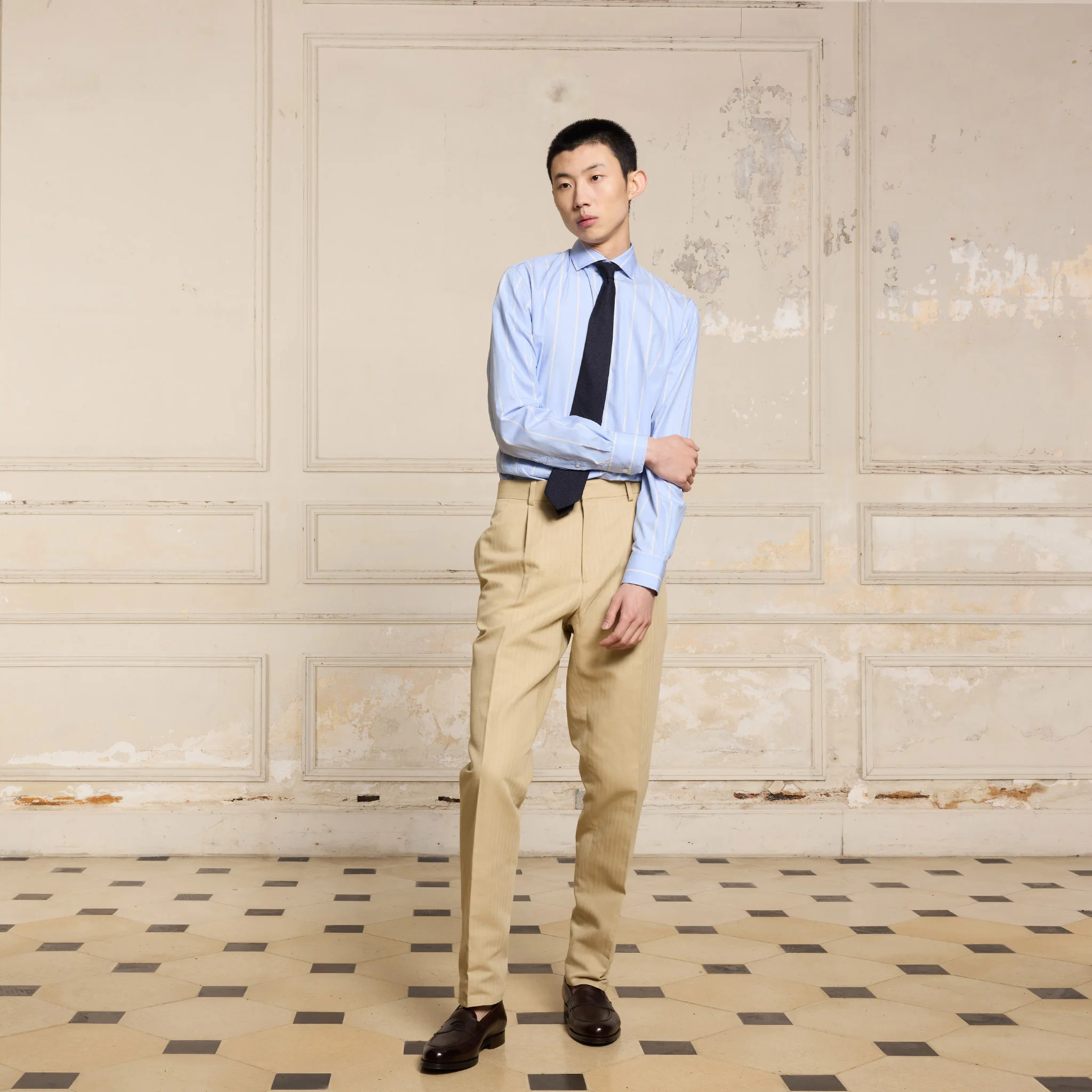 Beige cotton and linen pleated pants