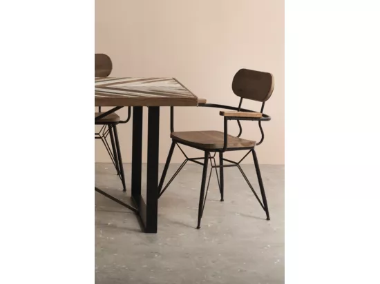 Fauteuil avec structure métallique et assise et dossier en bois