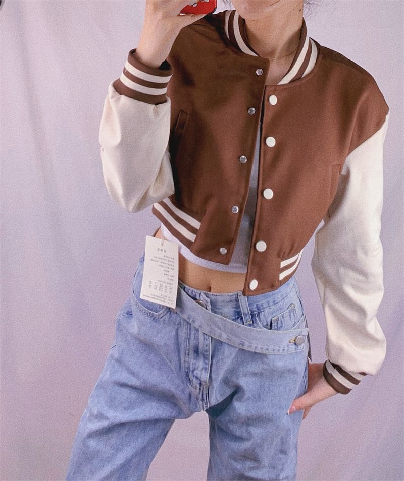 Bazer - Tweekleurige cropped baseballjack met knopen
