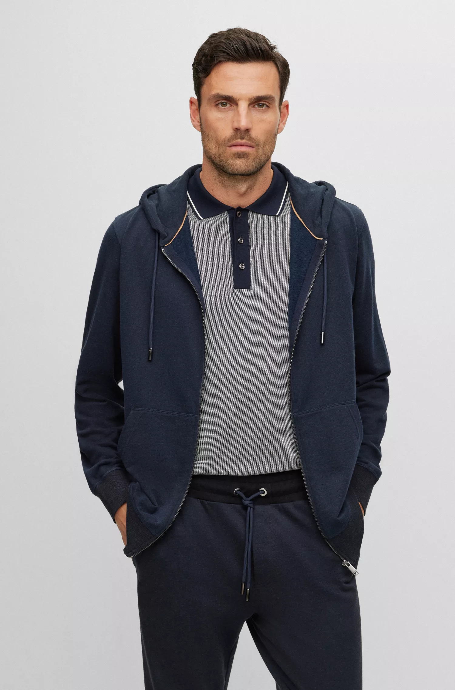 Moletom BOSS Camel com zíper e modelagem relaxada em algodão e cashmere.