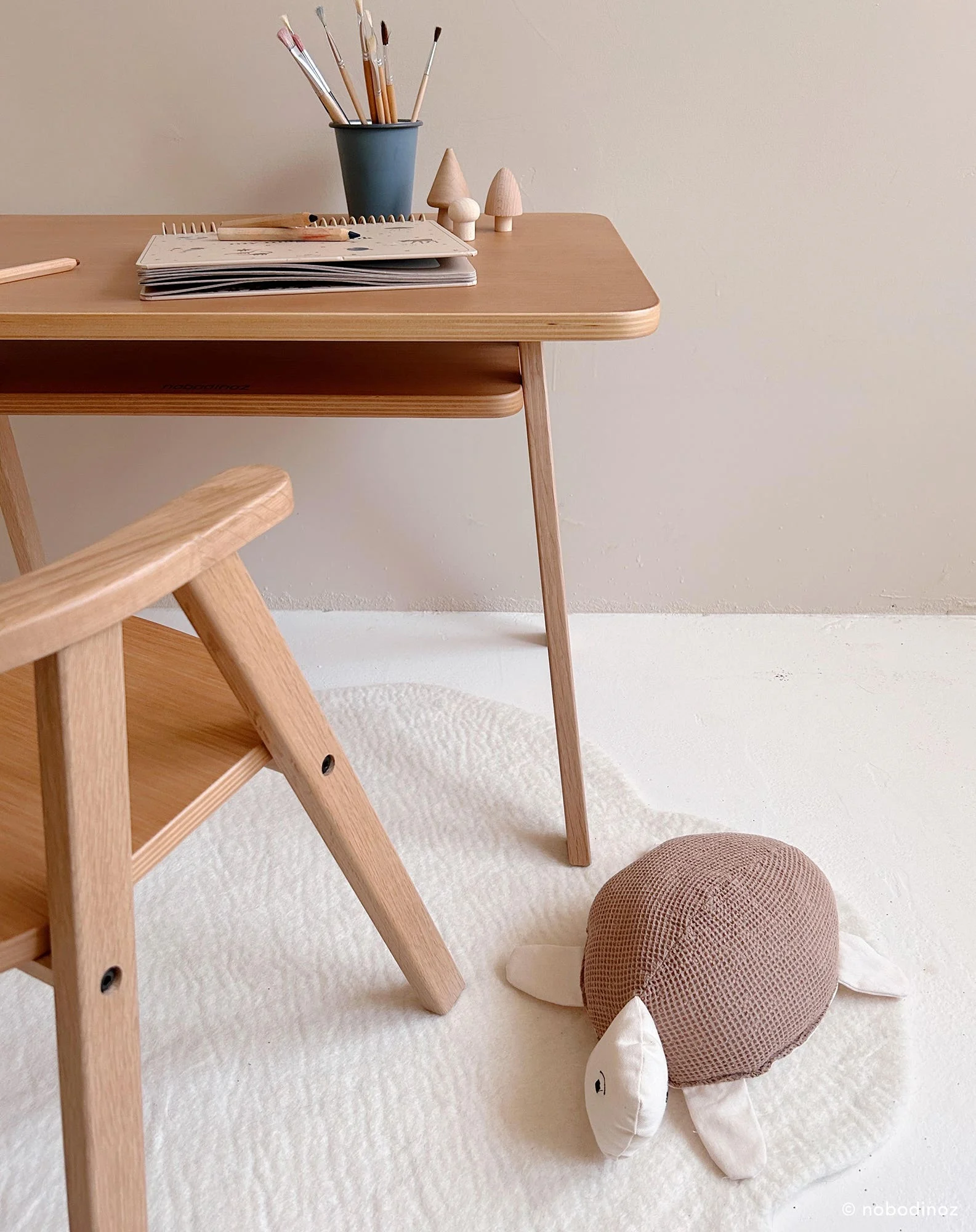Coussin wabi-sabi tortue brodé en coton lavé | Marron