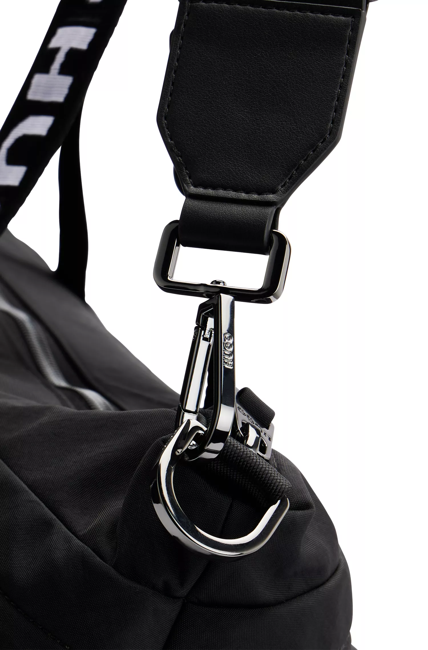 Mala de viagem HUGO com detalhes em vermelho e alças personalizadas.