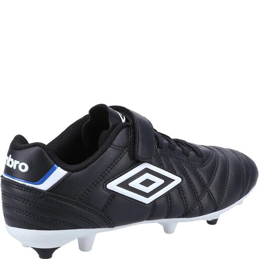 Chuteiras de futebol Umbro em couro, design firme