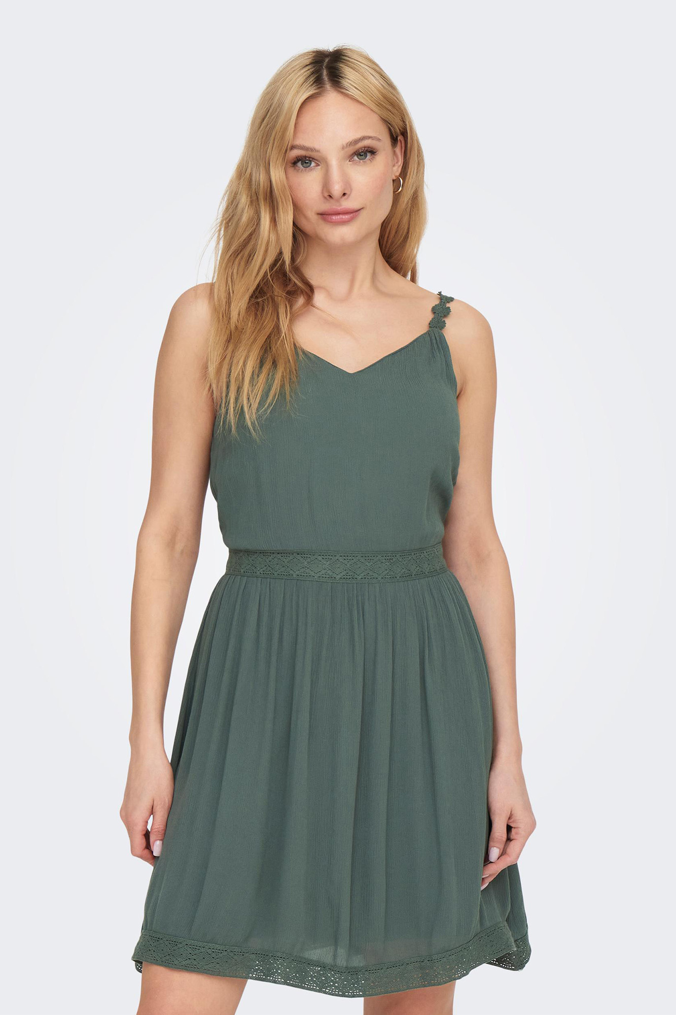 Vestido curto com decote em V