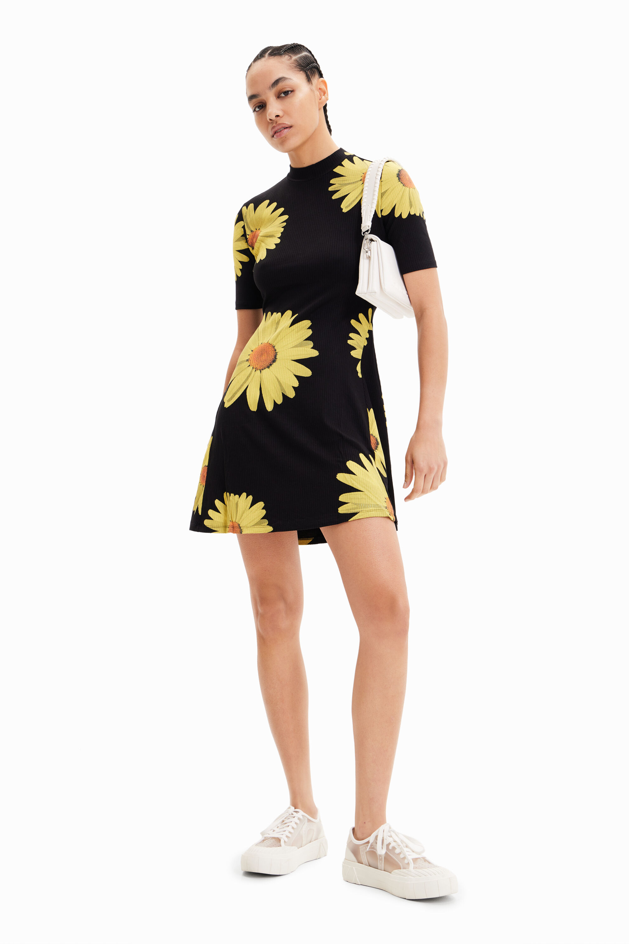 Vestido curto para margaritas M. Christian Lacroix