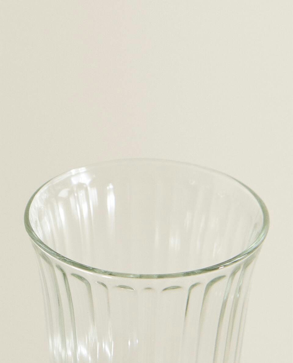 TAÇA DE VINHO COM DESIGN EM RELEVO
