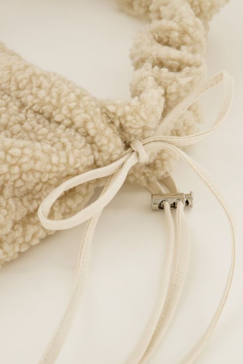 Beige teddy shopper met ruffle strap