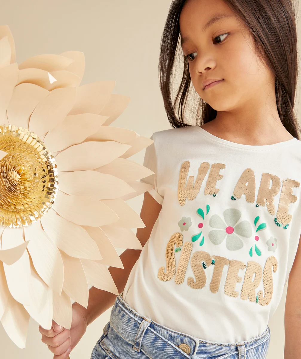 T-SHIRT FILLE EN COTON BIO BLANC AVEC MESSAGE EN SEQUINS RÉVERSIBLES