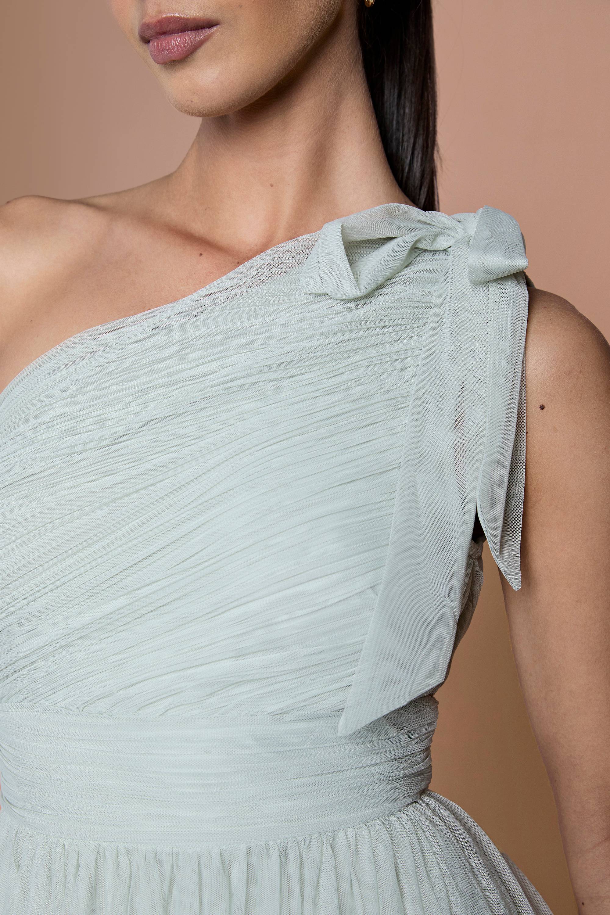Oasis Robe Longue De Demoiselle D'honneur Sage À Une Épaule En Mesh Plissé À Volants Étagés