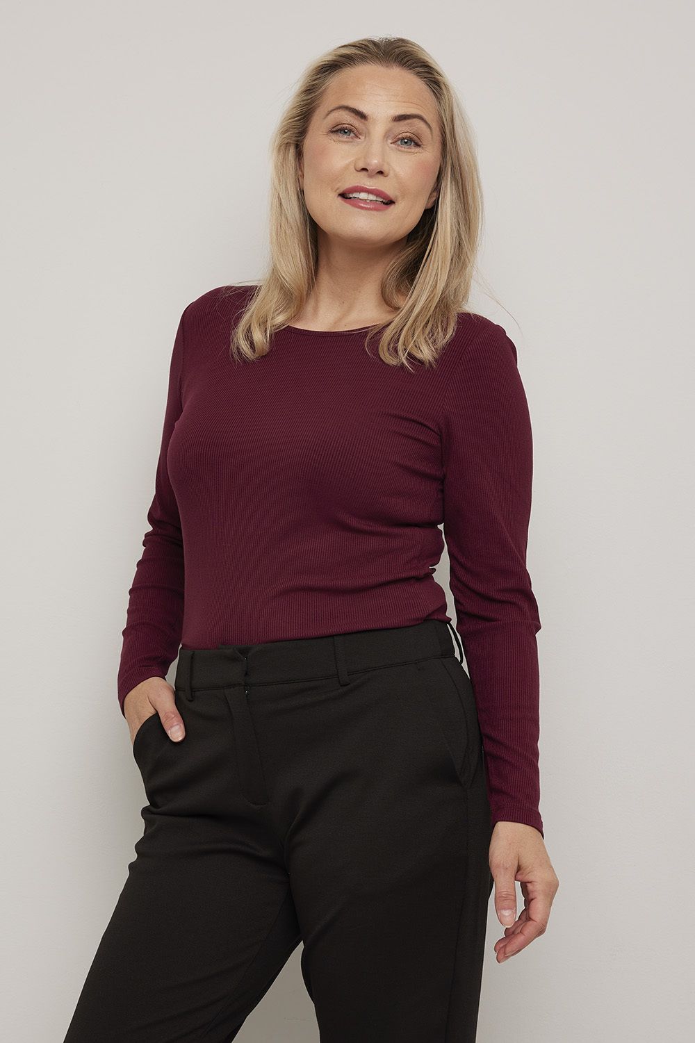 Ribbestrikket langermet t-skjorte Pauline