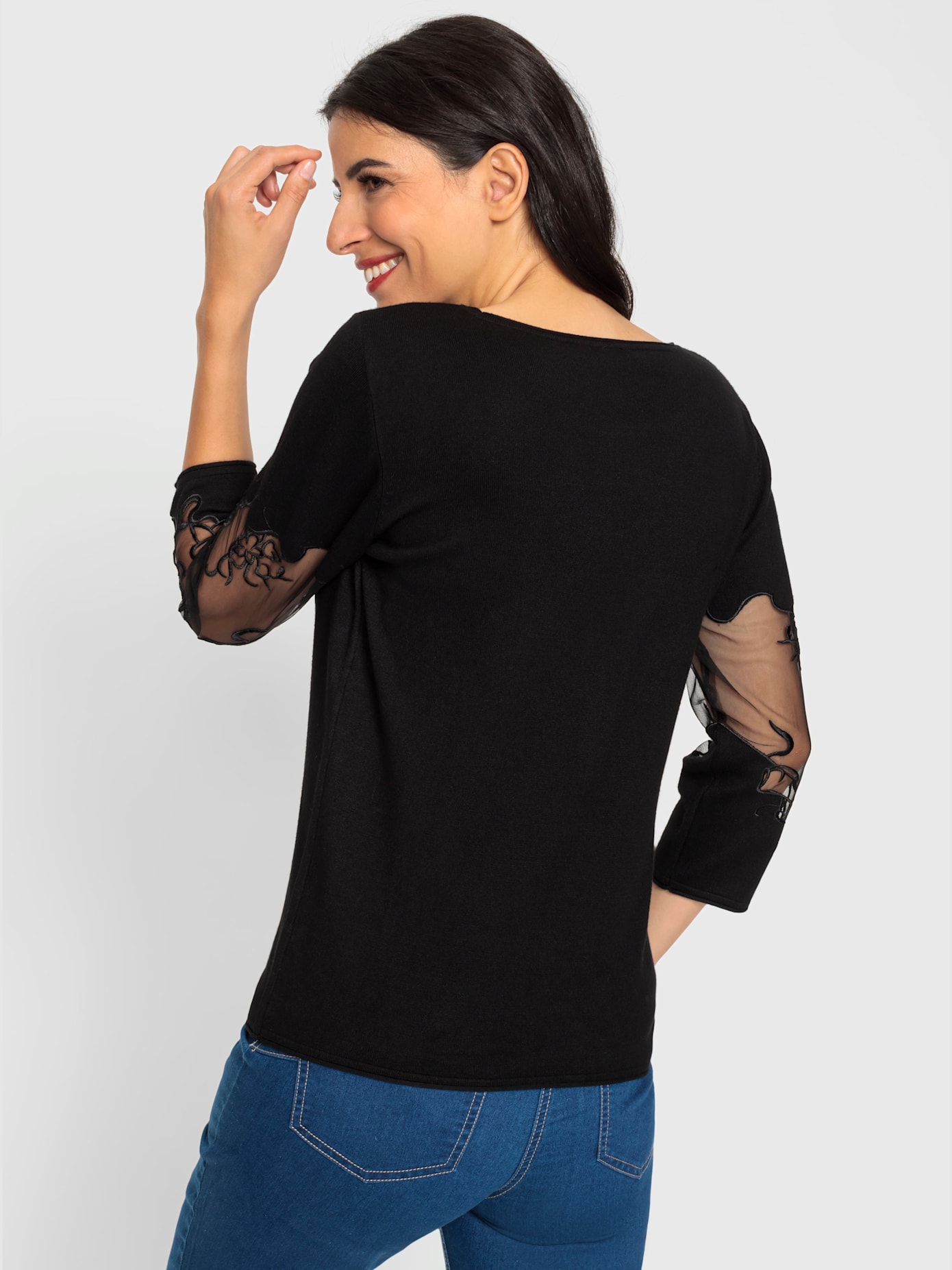Pull empiècements brodés transparents