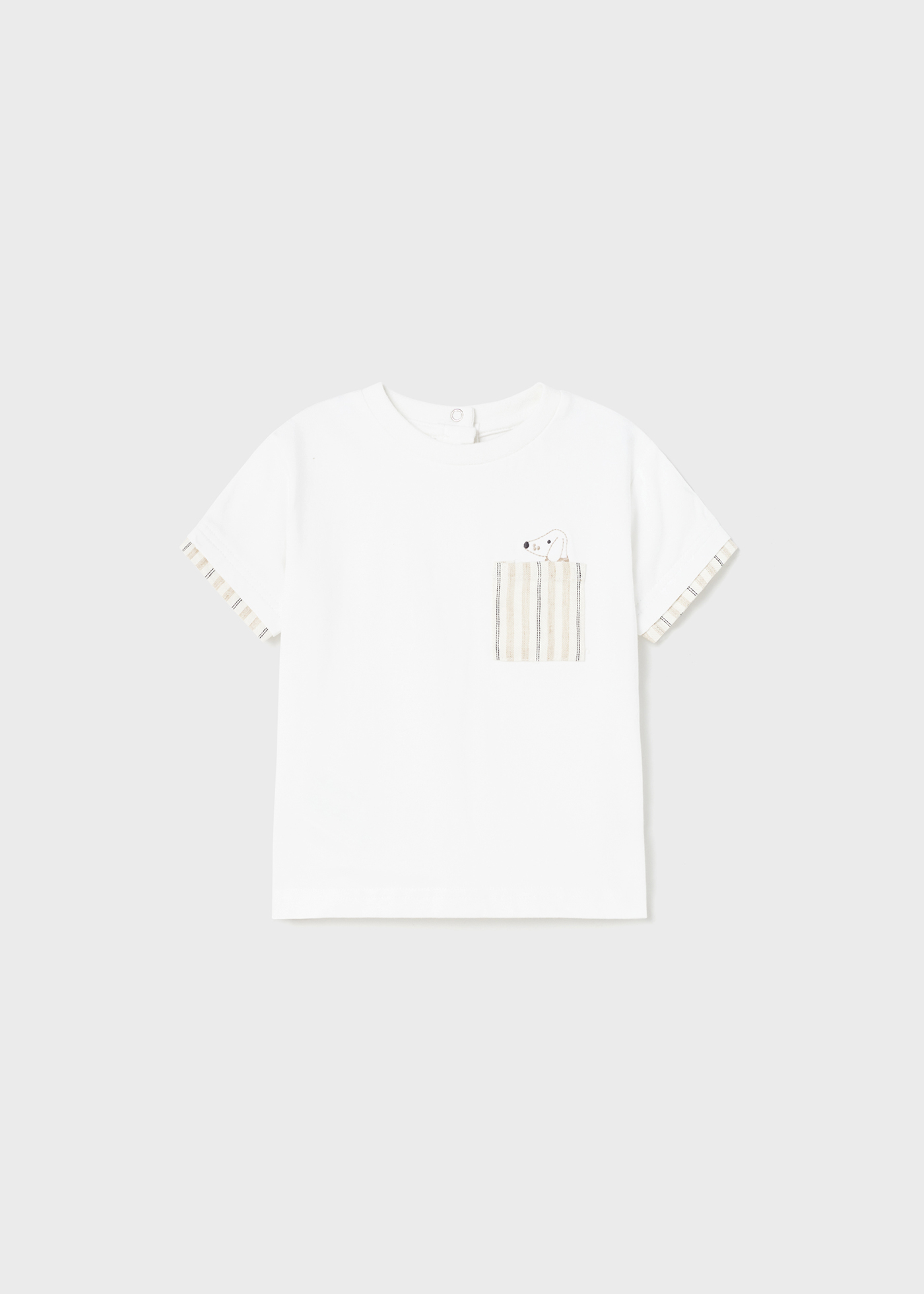 Camiseta infantil de manga curta com bordado em algodão.