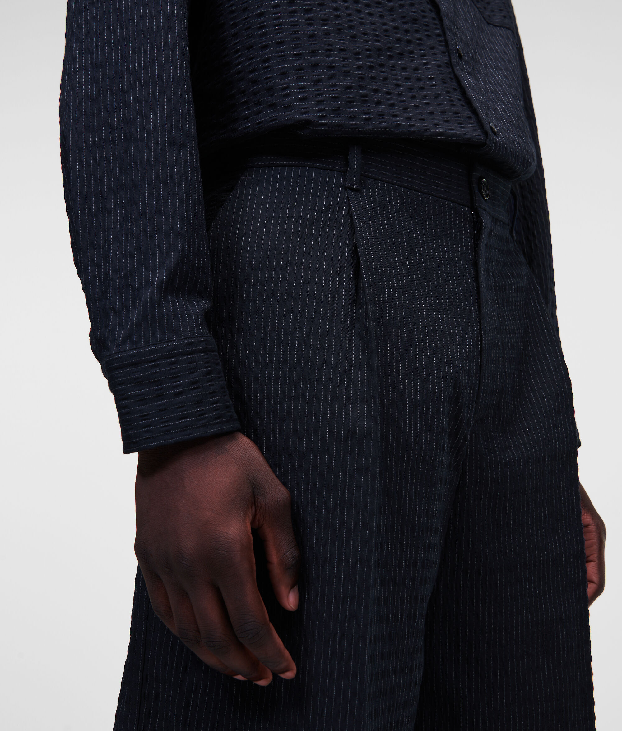 SHORT EN SEERSUCKER À FINES RAYURES