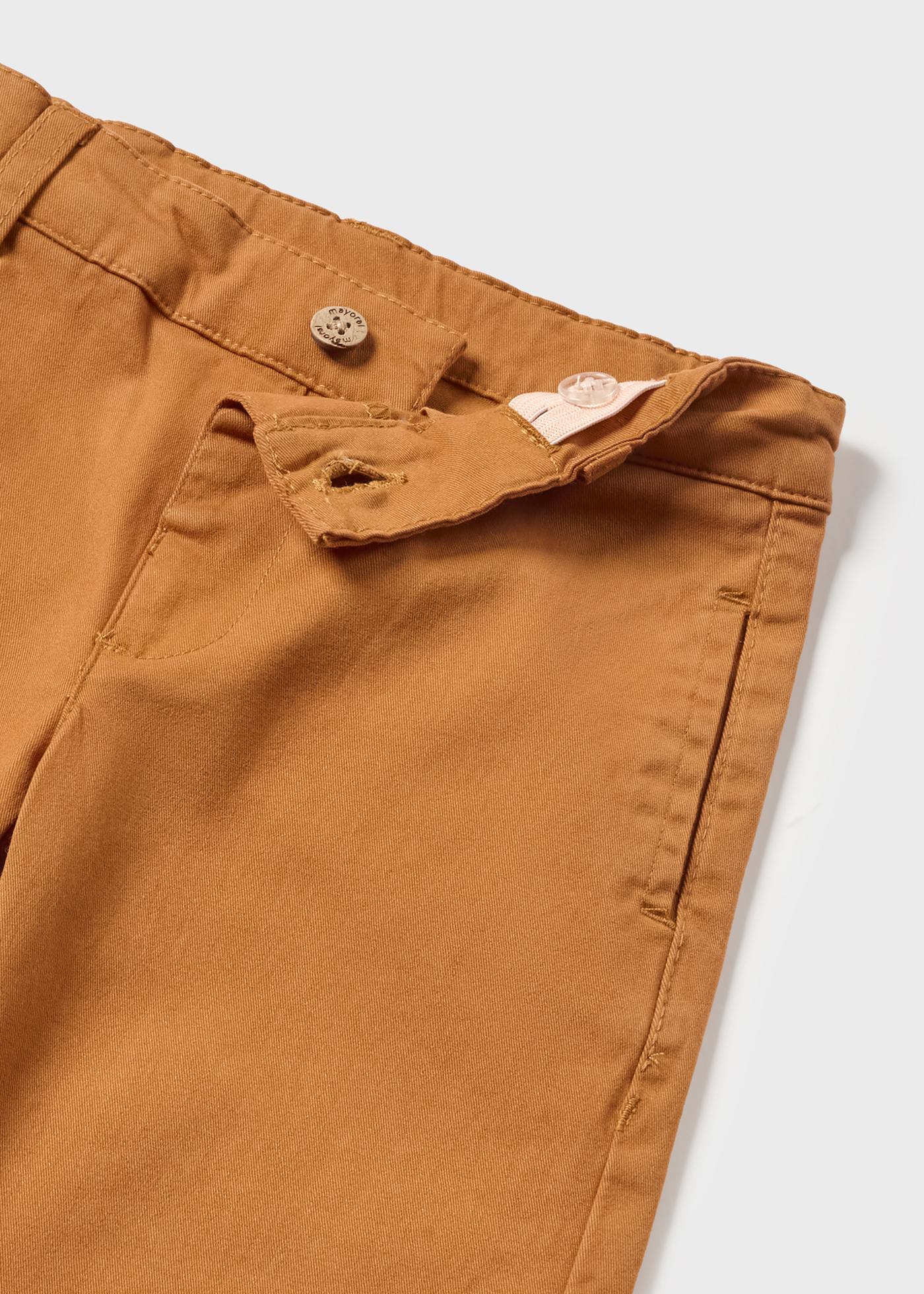 Conjunto de 2 peças para bebê: suéter e calça.