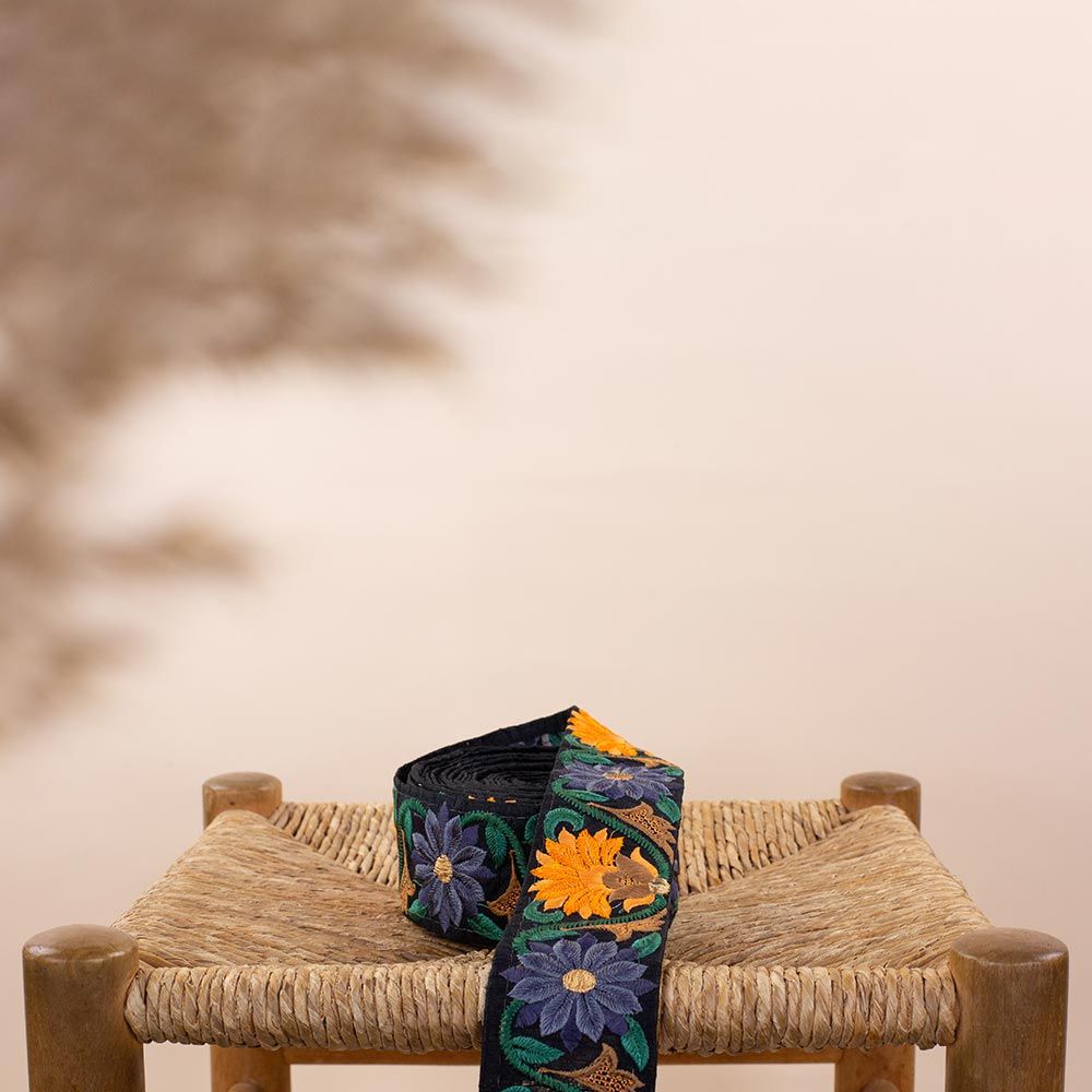 Moonrise geborduurde sierband oranje - blauw bloemen