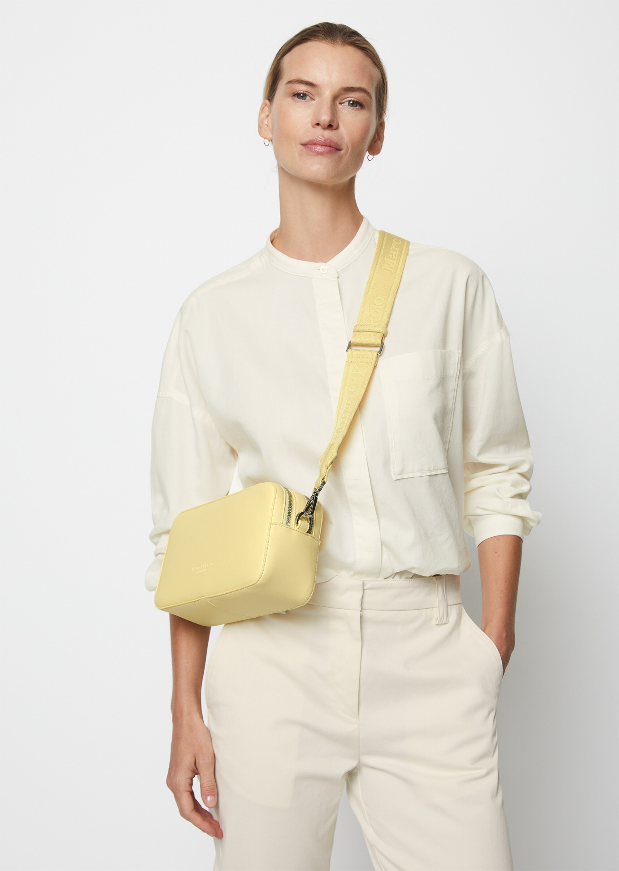 Camera-Bag small aus einer Lederalternative aus recyceltem Polyester
