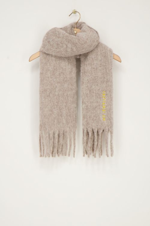 Taupe sjaal met franjes