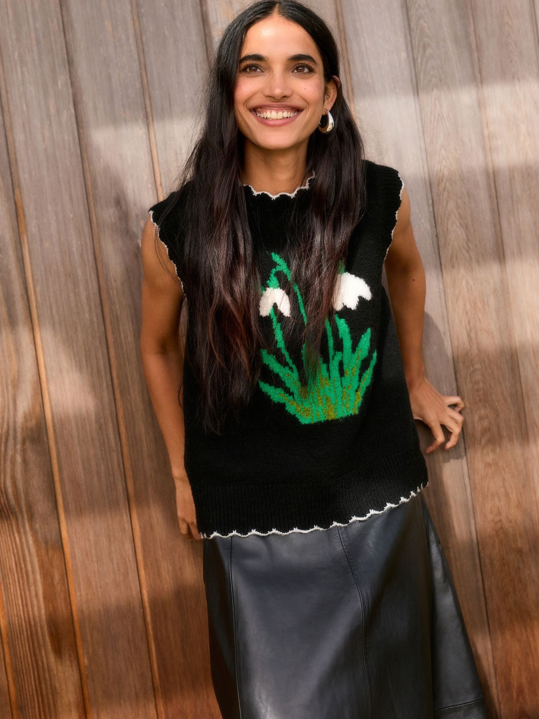 Black Floral Graphic - Sleeveless Knitted Tank With Wool