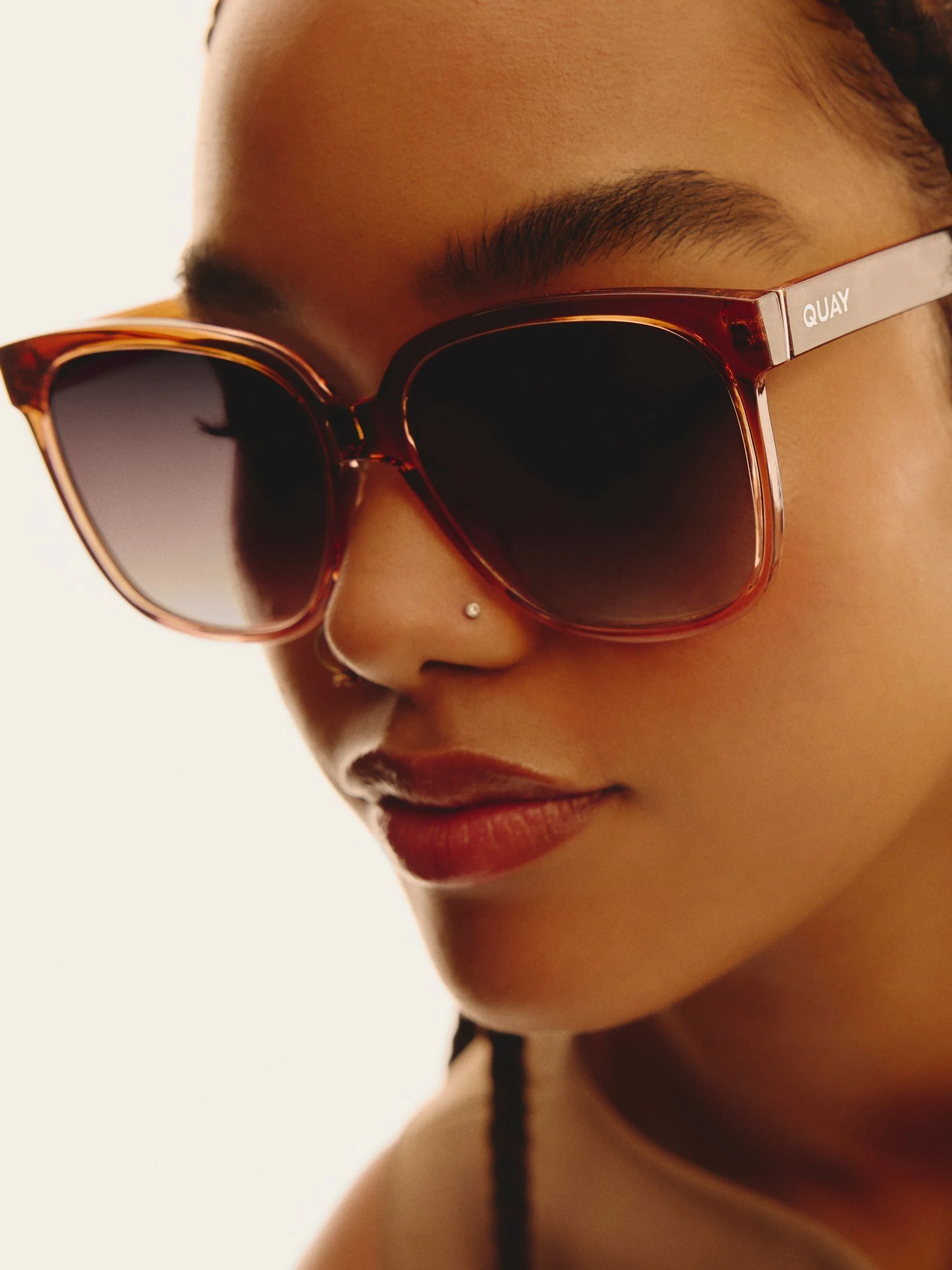 Lichtbruin - QUAY Wide Awake Sunglass