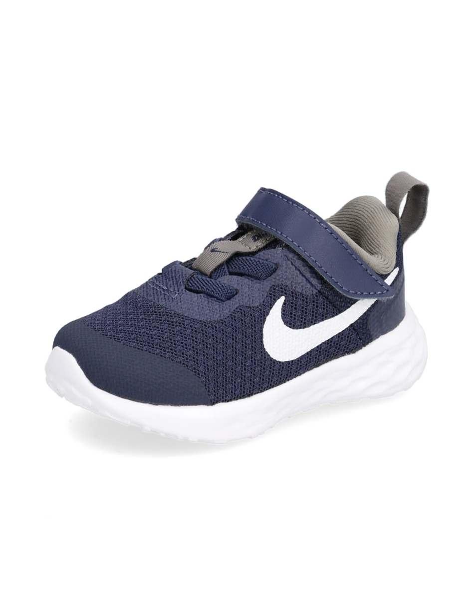 Nike Revolution 6