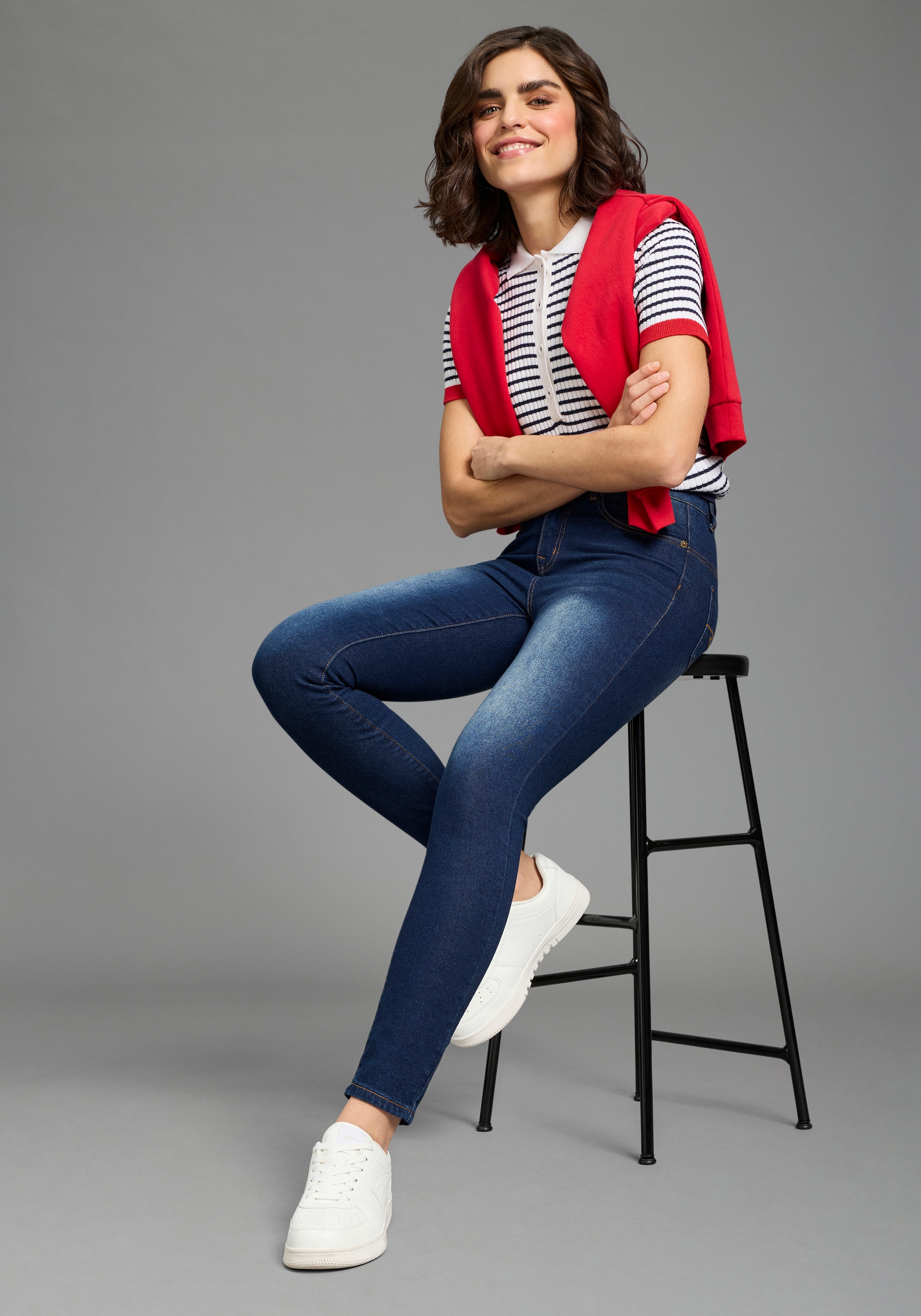 KangaROOS Slim-fit-Jeans »CROPPED HIGH WAIST SLIM FIT«, schmale Passform,  Röhrenjeans,  trendige Used-Waschung