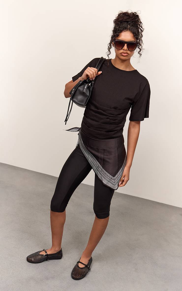 Noir T-shirt À Manches Courtes Avec Panneau Froncé À La Taille En Coton