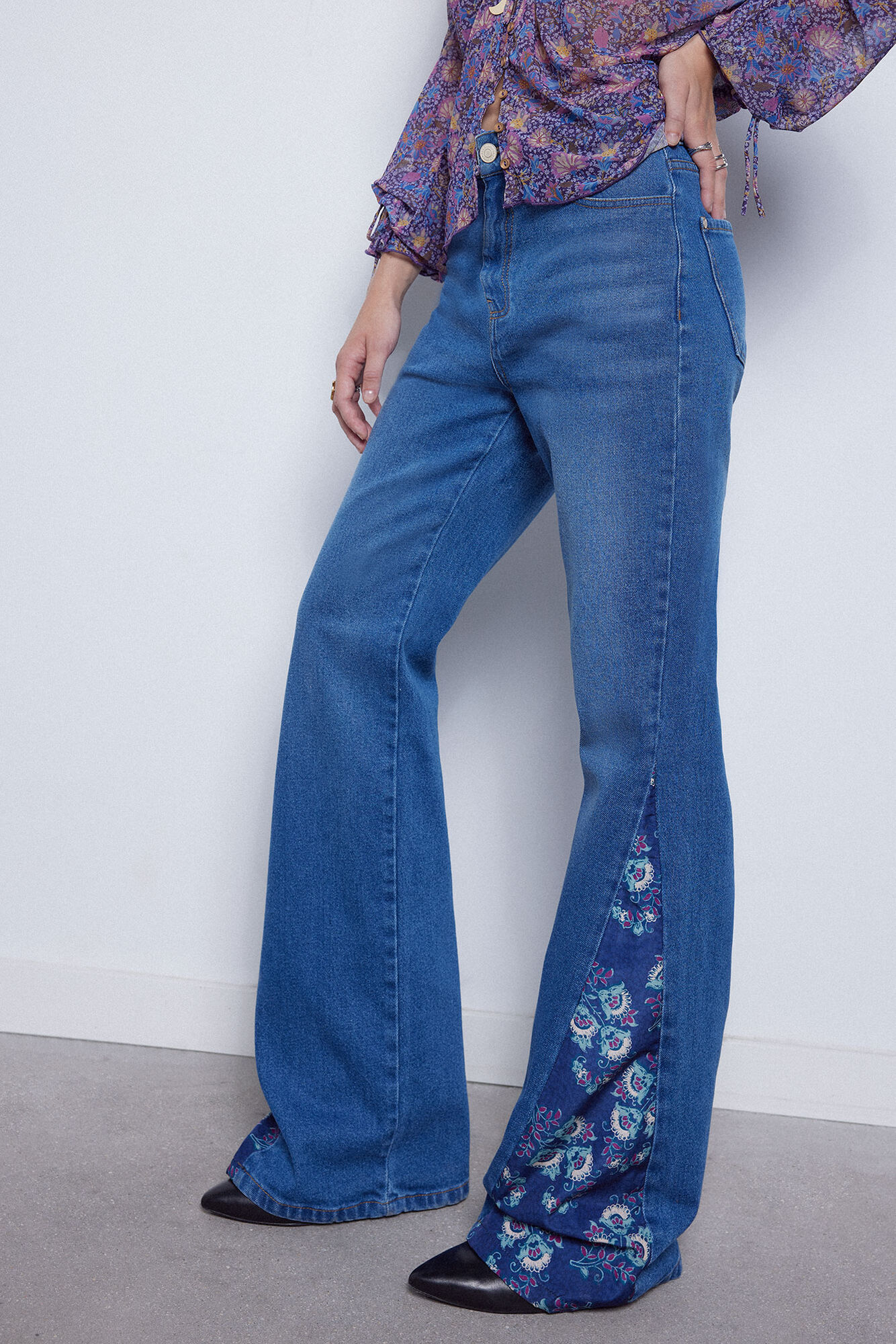 calças jeans estampadas