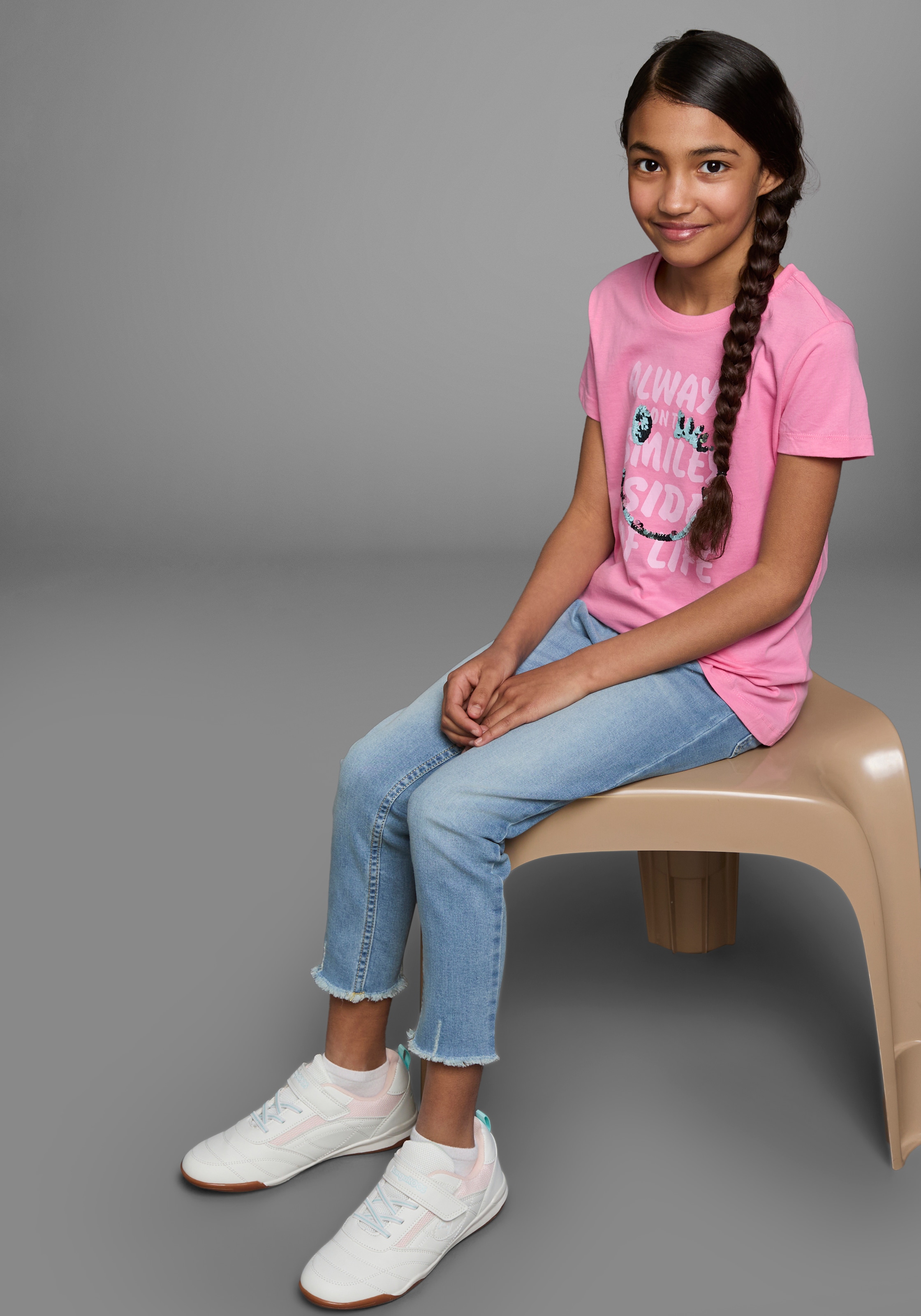 KIDSWORLD T-Shirt »mit Wendepailletten«, Kurzarm,  Basic-Passform,  mit Pailletten,  bedruckt