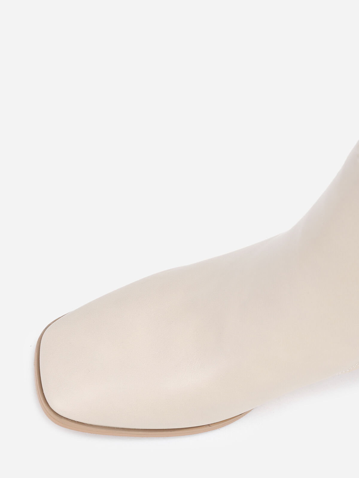 Bottines à bout carré et large talon- Beige