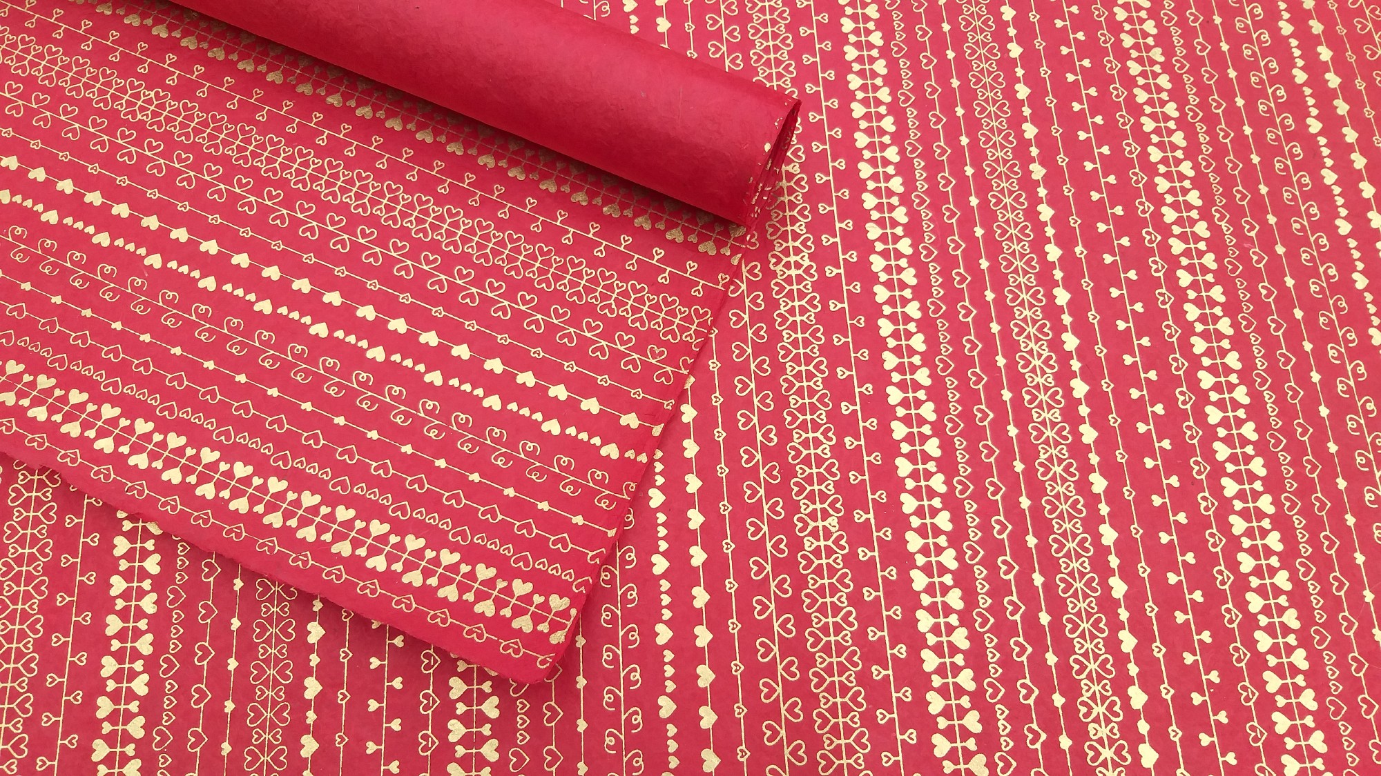 Geschenkpapier 'Herzen', rot, gold, L 76 cm, B 51 cm günstig bestellen