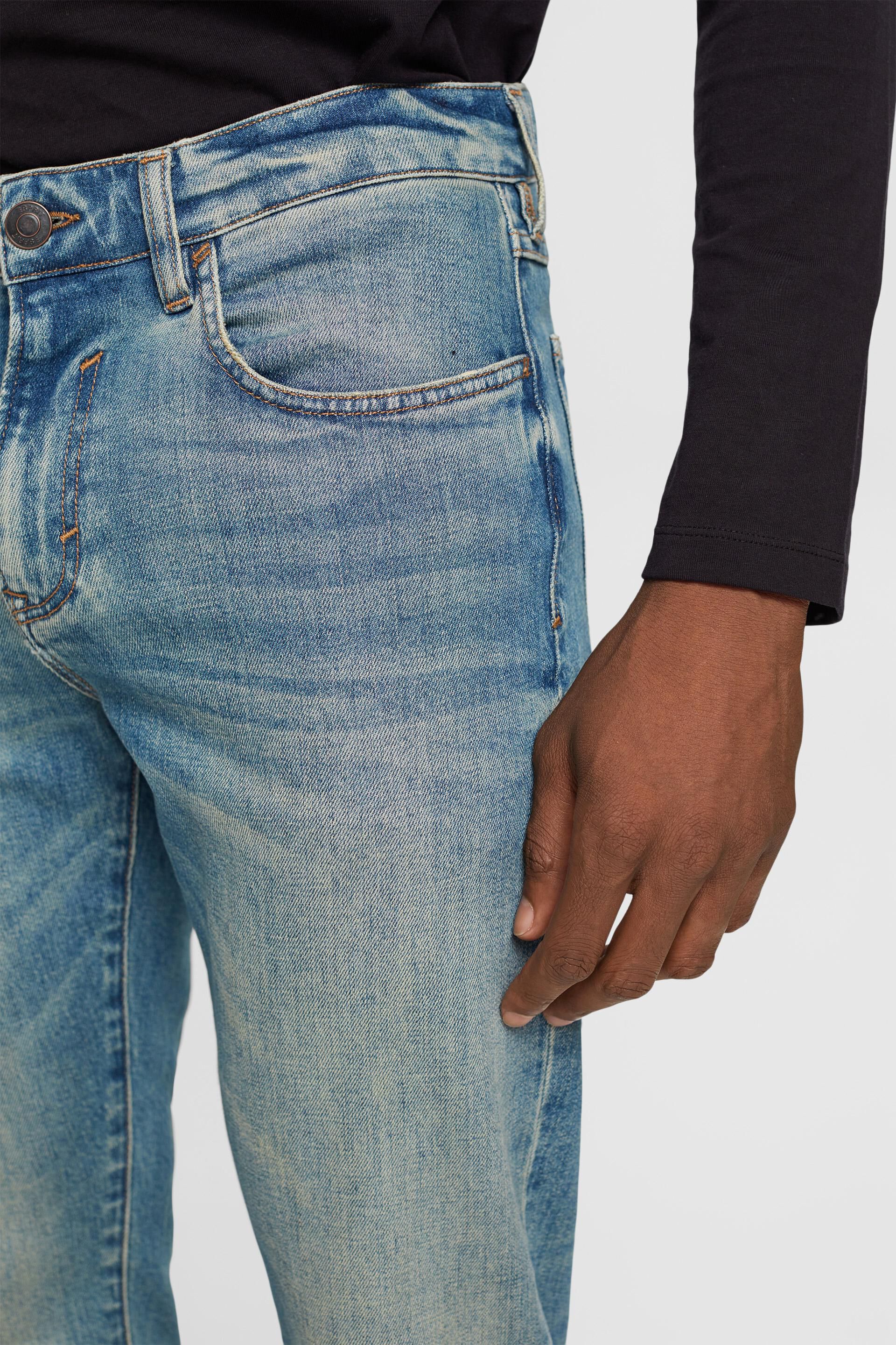 Jean Slim à la finition stone washed, coton biologique