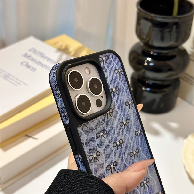 Fonekase - Bow Wavy Denim telefoonhoesje - Apple iPhone 16 Pro Max / 16 Pro / 16 Plus / 16 / 15 Pro Max / 15 Pro / 15 Plus / 15 / 14 Pro Max / 14 Pro / 14 Plus / 14 / SE / 13 Pro Max / 13 Pro / 13