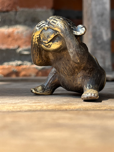 Bronze-Figur 'Affe', H 7 cm, B 5 cm, L 6 cm von fischer's lagerhaus