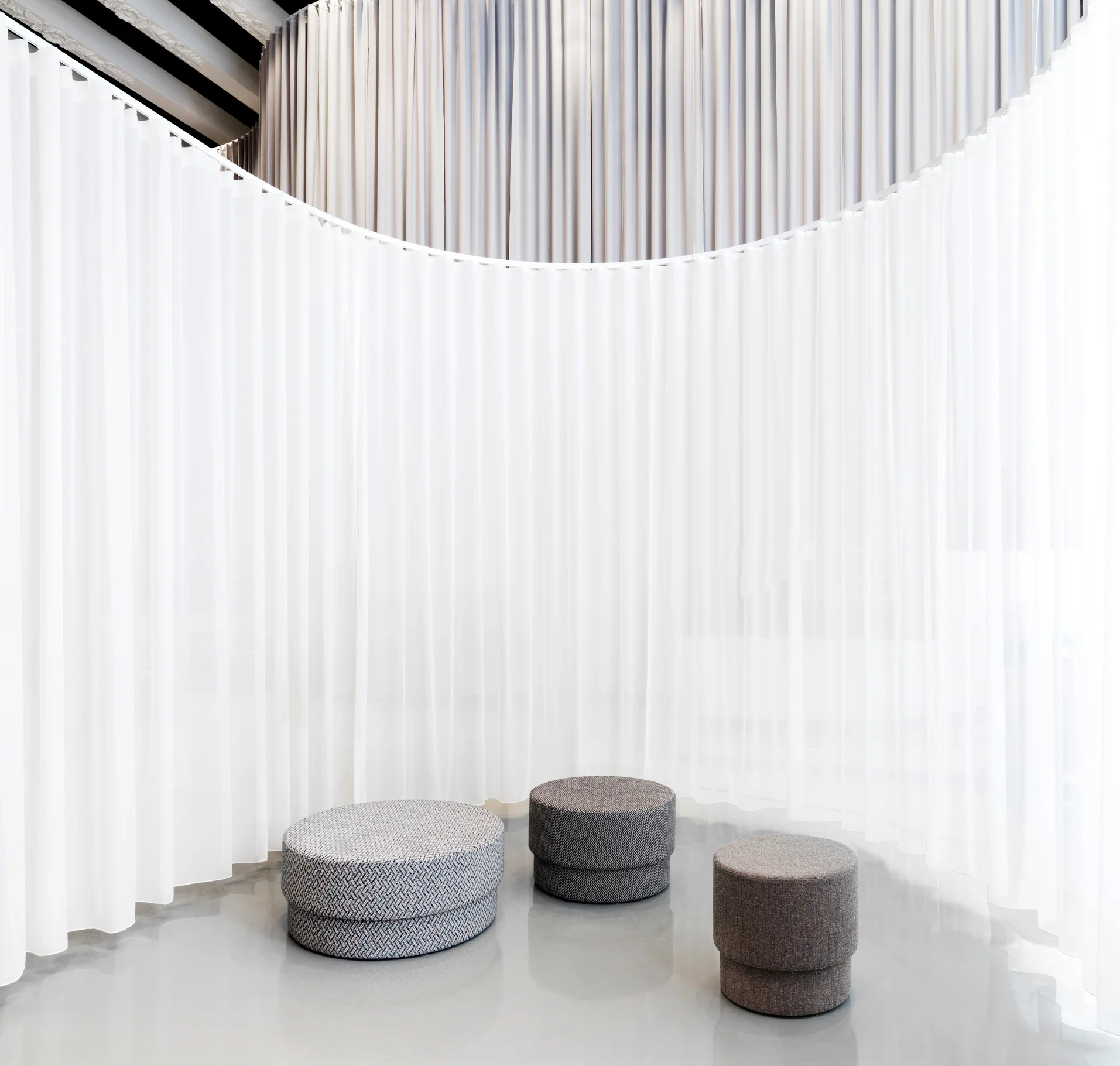 Normann Copenhagen  Silo Puf, stor, Piazza Grey/Wynwood 10 - H39 x Ø90 cm