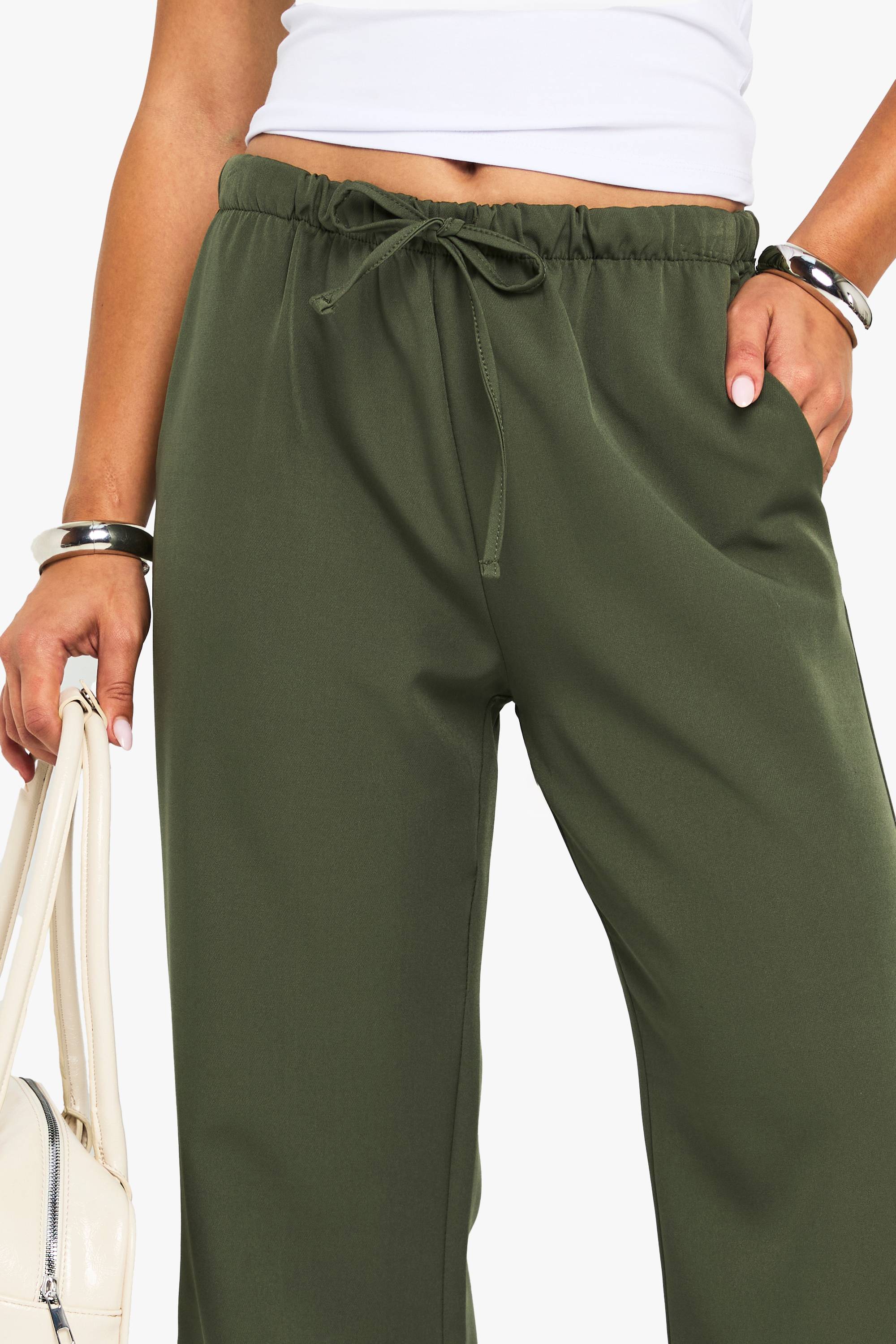 boohoo Petite Pantalon tissé à taille élastiquée et jambe droite