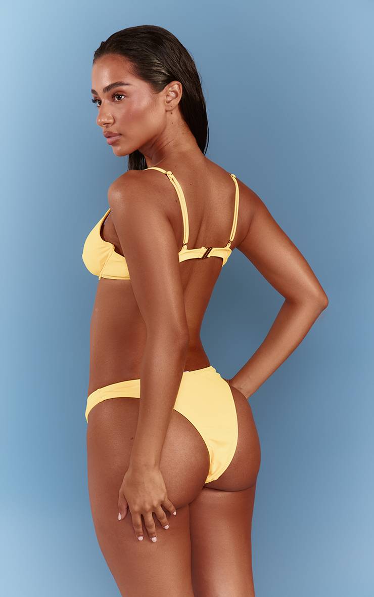 Jaune Haut De Bikini À Armatures Basique