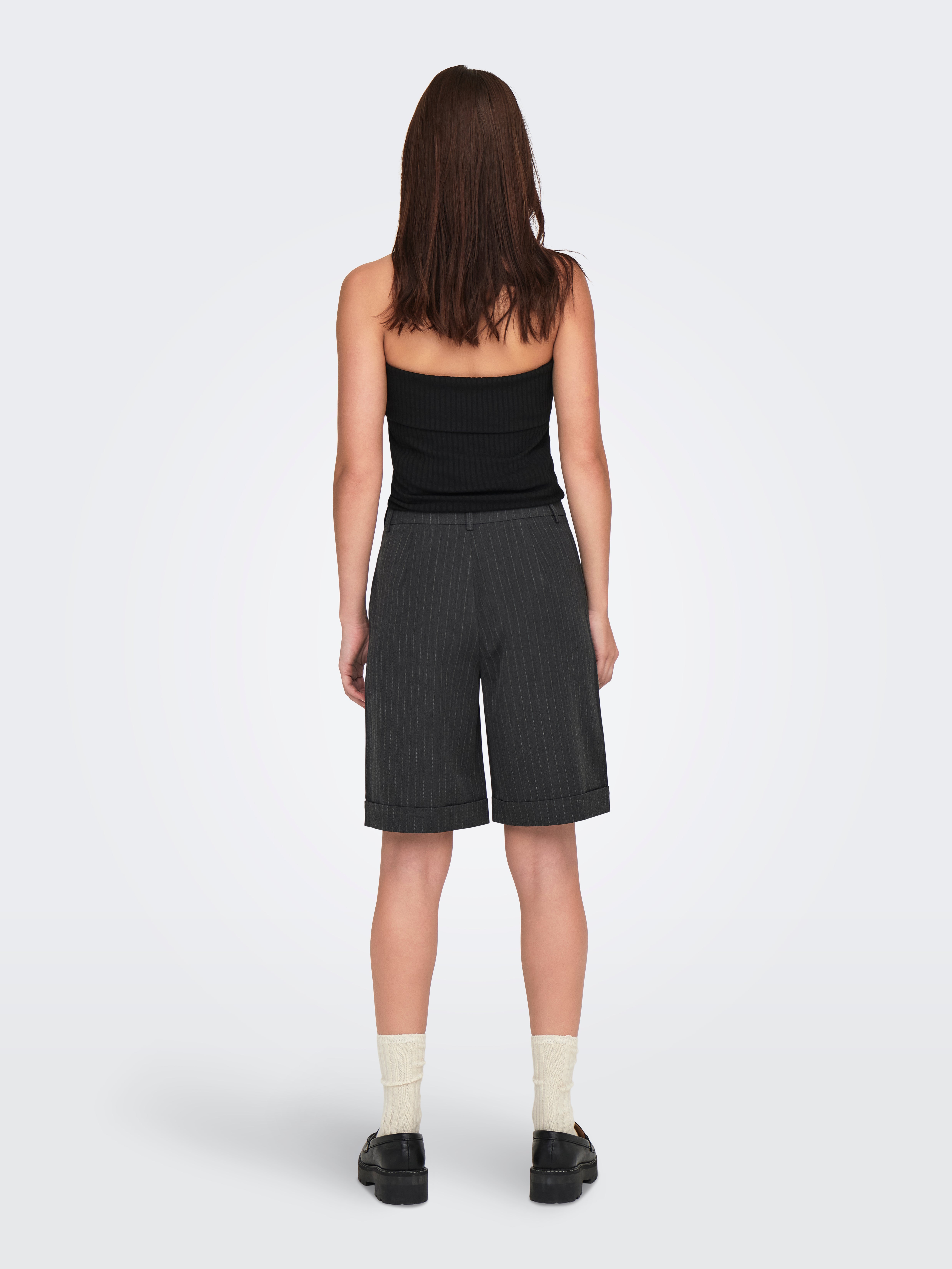 ONLCANA Locker geschnitten Shorts Dark Grey Melange