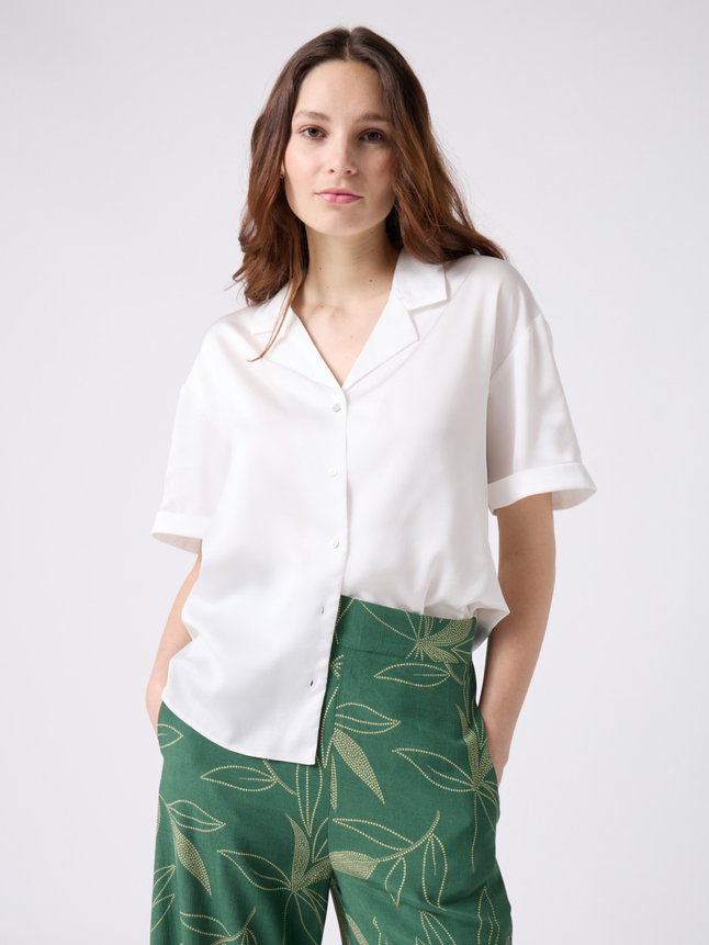 Chemise satinée manches courtes