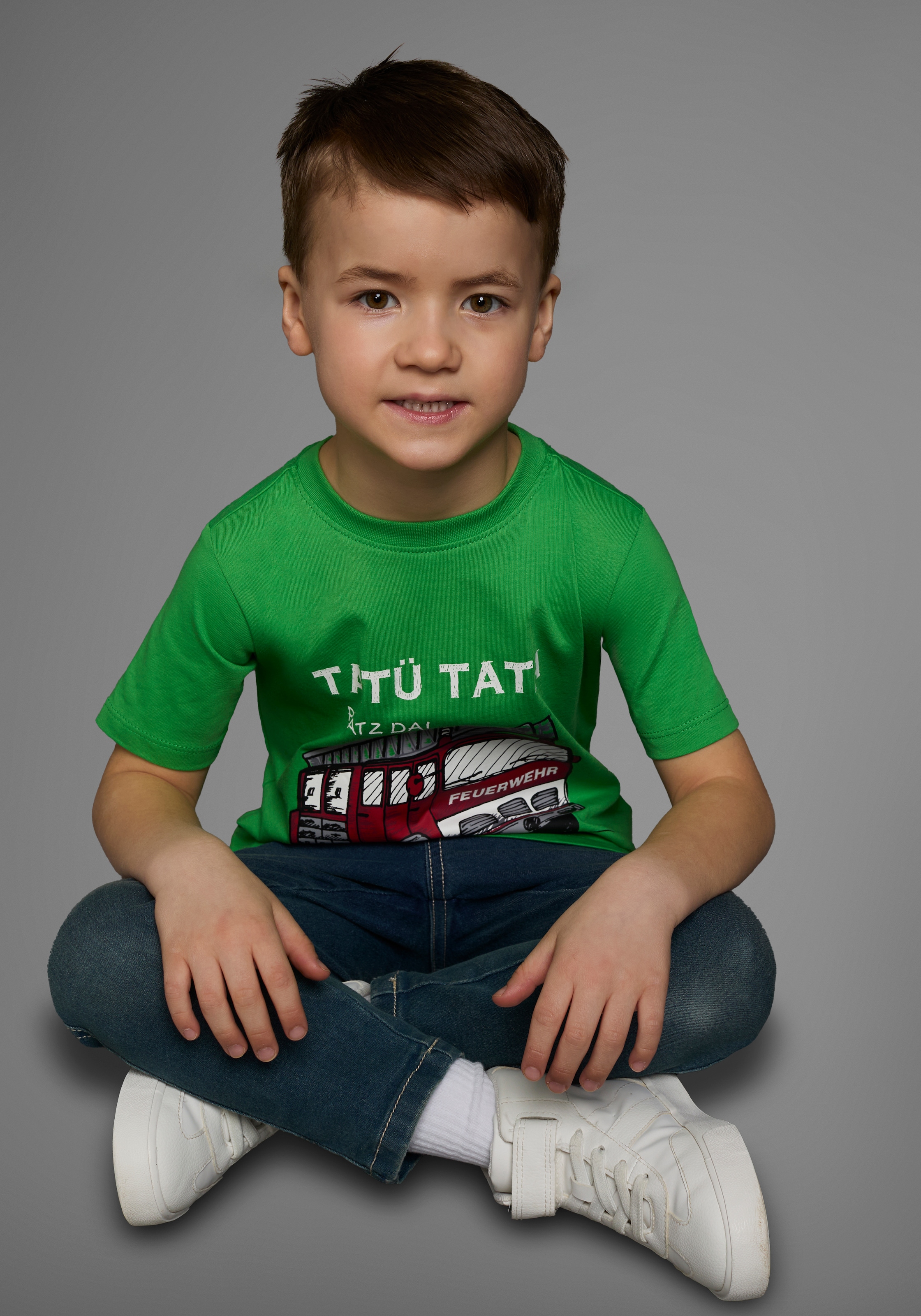 KIDSWORLD T-Shirt »Feuerwehr-Druck: PLATZ DA«, Kurzarm,  basic geschnitten,  mit coolen Statements