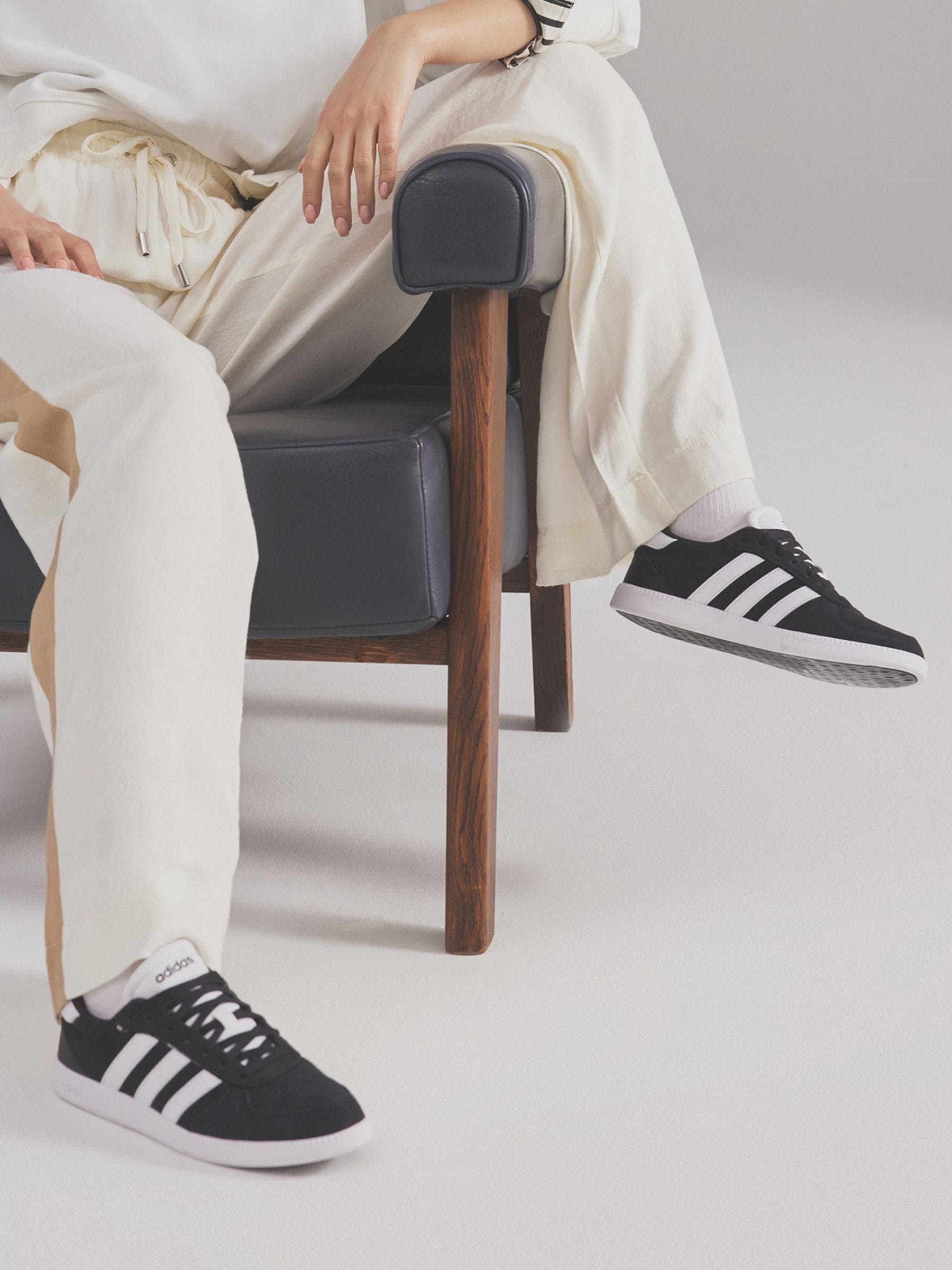 Zwart met lichte wassing - adidas Breaknet Sleek sneakers
